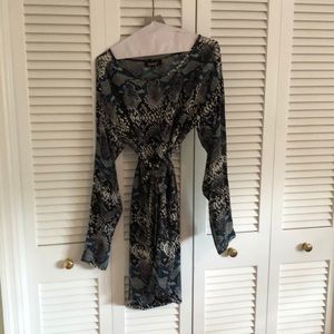 Long sleeve dress with removable matching tie